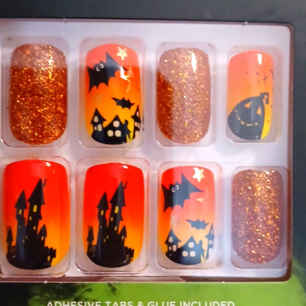 Kiss Nails Glow in the Dark Halloween Glue-on 7-day Wear Nails Medium Length New